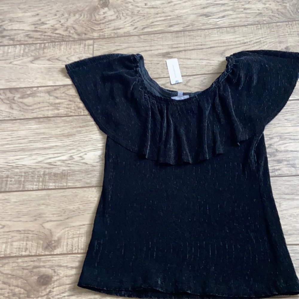 Off the shoulders black velvet top